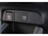 スマートフォンなどの音楽再生が可能なUSB接続ジャック装備車両です♪♪♪