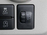 人や荷物を満載しても、対向車や先行車に迷惑をかけない、室内からヘッドライトの光軸を調整できます。