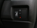 【パワースライドドア】スマートキーや運転席のスイッチで後席のスライドドアの開閉が可能♪電動だから力を入れてドアを開ける必要が無く、小さなお子様でも簡単に開け閉めでき快適です♪