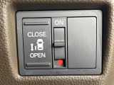 【パワースライドドア】スマートキーや運転席のスイッチでスライドドアの開閉が可能♪電動だから力を入れてドアを開ける必要が無く、小さいお子様でも、重い荷物を持っている時もラクに開け閉めできます♪