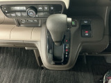 オートマチックシフトレバーは、手になじみ操作しやすい形状で安全運転にもつながります♪