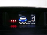 カラーヘッドアップディスプレイ付き。少ない視線移動で情報を確認できるので、運転の疲労軽減に繋がりますよ♪