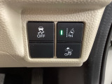 衝突の危険がある時に警告してくれる衝突軽減ブレーキ。車線を外れそうな時に警告し、ステアリング制御してくれる路外逸脱制御機能搭載!