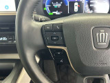 運転中、オーディオの操作をしてて、ハッとしたことはありませんか?ステアリングスイッチは、運転中でもハンドルでオーディオの操作が可能です。安全なドライブをサポートします。