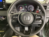 Hondaセンシング搭載ミリ波レーダーと単眼カメラで、クルマの前方の状況を認識。ブレーキやステアリングの制御技術と協調し、安心・快適な運転や事故回避を支援する先のシステムです