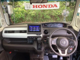 フロントガラスが大きく、ワイドな視界で運転もしやすくなるように、設計されています。