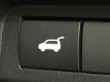 【パワーバックドア】スマートキーや運転席のボタンを押すだけでリアゲートが自動で開閉します!荷物を持っている時や、高い位置にあるバックドアを閉める際に便利な機能です♪