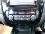 快適オートエアコン付♪設定温度をキープし車内を快適な温度に保ちます♪
