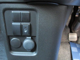 運転席には冬場に快適、シートヒーターが付いてます。