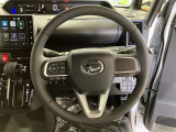 ステアリングから手を離さず、運転に集中したままオーディオ等の操作ができます。