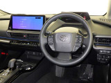 運転席まわりです。 各操作スイッチは使いやすい位置に配置されてます。