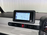 ナビゲーション付です。 ナビがあると便利、ラクラク何処でもいけます。 ナビが有るのと無いのとでは大きな違いですね。