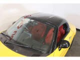 【アクティブトップ】電動開閉式ハードトップは油圧機構により、スイッチ操作ひとつで開閉が行えます。約20秒で開閉可能です。