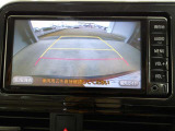 バックガイドモニターで、後方を確認しながら安心して駐車することができます。