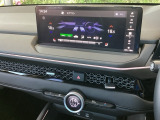 オートエアコンで、毎日のドライブを快適に。温度、風量を自動で調整し、理想的な車内環境を提供します。