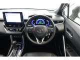 スポーティームード溢れる運転席周りですね。 クイックなドライビングに対応できるよな運転席回りになっています。 ドライブがますます楽しくなりますね!