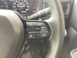 Hondaセンシングの機能のひとつ、アダプティブクルーズコントロール付!アクセルから足を離しても設定したスピードと前車との車間を保ち走行してくれます!車線維持もアシスト☆高速道路で疲労軽減ですね☆