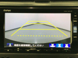 【バックカメラ】運転が苦手な方も車庫入れラクラクです!ギアをリバースに入れれば自動的に切り換わりますので、面倒な操作は不要です♪狭い駐車場もお車を傷つけず安心ですね!