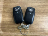 【スマートキー】 スマートキーを携帯していれば、ドアハンドルのボタンを押すだけでロックの解除ができます。