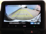 リアワイドカメラシステム!従来の視野に加えて、後方側方を約180&deg;まで見えるワイドビューと、後方を真上から見たような視野で駐車時などに便利なトップダウンビューの3つの視野があります!