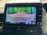 【バックカメラ】駐車時に後方がリアルタイム映像で確認できます。大型商業施設や立体駐車場での駐車時や、夜間のバック時に大活躍!運転スキルに関わらず、今や必須となった装備のひとつです!