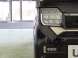 LEDヘッドライトは、点灯の瞬間から光量を発揮し、突然暗くなるトンネルなどでの安定感を高めます。