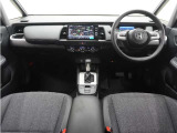 ◆視界広々で非常に運転しやすくロングドライブでも疲れを感じさせないすっきりとまとまったインパネ周りです。