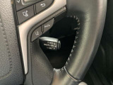 前方の車との車間を設定し、スピードを上げたり緩めたりを自動で行ってくれる追尾式の「レーダークルーズ」。上級装備の一つです!高級車にしかつかない嬉しい機能です。