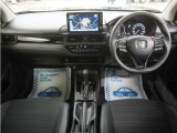 とても握りやすいステアリング!運転手の気持ちがそのまま伝わるかのような反応をしてくれます!小物入れや各ボタンの配置にこだわり、とても使いやすいです !視認性も良好なのでロングドライブもお任せ下さい!