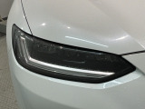 LEDヘッドライトは、点灯の瞬間から最大光量を発揮し、突然暗くなるトンネルなどでの安定感を高めます。