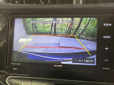 【バックカメラ】駐車時に後方がリアルタイム映像で確認できます。大型商業施設や立体駐車場での駐車時や、夜間のバック時に大活躍!運転スキルに関わらず、今や必須となった装備のひとつです!