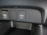 便利な充電用USBジャックも付いています☆周辺機器の充電にご利用頂けます☆