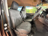 運転席シート廻りは使用感も少なく、良好な状態となっています。丁寧に使われていたことがよくわかりますね。