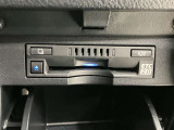 高速道路で便利な【ETC2.0】を装備しています。光ビーコン搭載で渋滞情報などナビゲーションと連動することで機能も充実いたします。他、観光施設に立ち寄るための高速料金割引サービス等もございます。