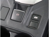 電動パーキングブレーキがついたので、追従クルーズコントロール使用時に停止保持が可能になりました。ヒルホールド機能も付いたので上り坂で停止した場合に自動でパーキングブレーキが掛けられます。