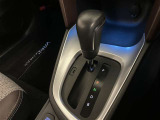 シンプルな操作で的確なシフトチェンジを可能にするゲート式シフトレバーを採用。