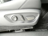 運転席のシート調整を電動で調整できます。無段階調整なので、どなたにもピッタリの調整が可能です。