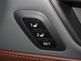 運転席のパワーシートは2名様分までメモリー機能付きです。