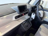 痛みの出やすい運転席シートの角、フロアマット、座面、ともに良好です