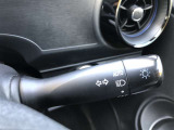 周囲の明るさに応じて自動でヘッドライトの点灯・消灯ができる機能です。トンネル通過時にライトの付け忘れ・消し忘れが無くなり雨の日や夕方の走行も安心・安全ですね♪