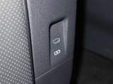 充電用USB端子付き。スマートフォンなどの充電に便利です。