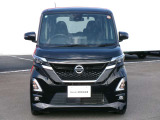 衝突軽減ブレーキ、車線逸脱警報、フロント&バックソナー、踏み間違い防止アシスト。安全装備充実。