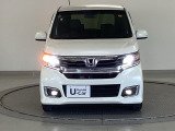 ディスチャージヘッドライト【HID】を装備していますのでとても明るく、夜間の走行や雨の日も安全・安心です。
