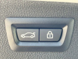 ●電動リアゲート:ワンタッチでリアゲートの開閉ができ、荷物などで両手が塞がっている状態でも簡単に開閉ができる便利機能です。