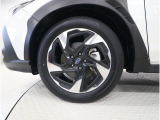 純正18インチアルミホイール装備・タイヤサイズ225/55R18