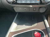typeCとUSBの充電ポート完備しています☆スマートフォンのワイヤレス充電機能もあります