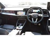 Audiのインテリアはエクステリア同様、優れたデザイン性とクオリティ、そして機能性を兼ね備えております。