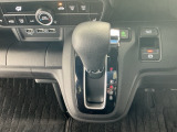 オートマチックシフトレバーは、手になじみ操作しやすい形状で安全運転にもつながります♪