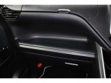 インパネテーブル装備!車内での小物などを一時的に置くとき利用できます。