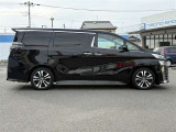 ☆当社の展示車はキレイで清潔感あふれる「まるごとクリーニング」、車の状態が一目でわかる「車両検査証明書」、買ってからも安心「ロングラン保証」という3つの安心をセットにしたものです。